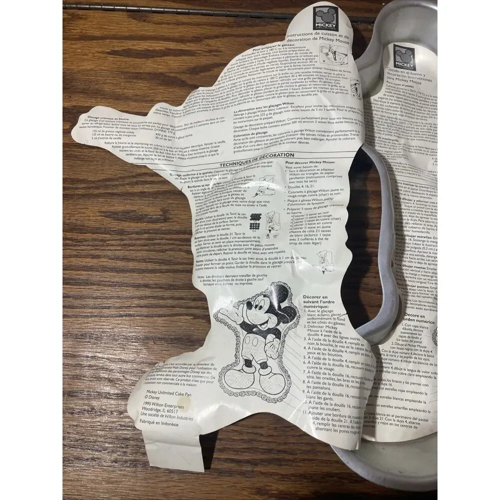 Vintage 1995 Mickey Mouse Baking Cake Pan